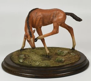 Rare 1989 Country Artists Foal Scratching on Wooden Base by Gill Parker - Picture 1 of 4