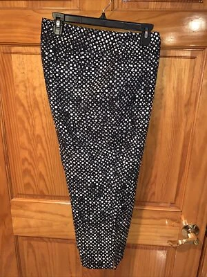 Calça Capri LAURA ASHLEY Tamanho 14 Preta Branca Casual Cropped Bolinhas 22” Costura Interna - Imagem 1 de 4