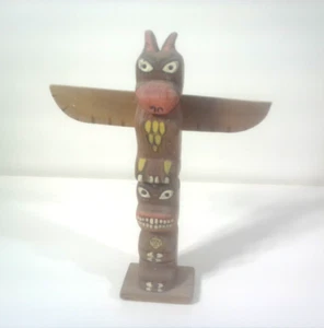 Hölzerner Totempfahl rote Zeder kanadisch signiert Rochen Vintage 8 Zoll groß Souvenir - Bild 1 von 7