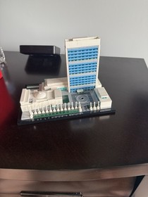 LEGO ARCHITECTURE: United Nations Headquarters (21018) Complete, No Instructions
