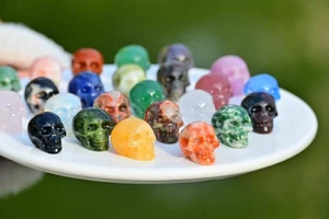 Random 1'' Natural Quartz Crystal skull Crystal figurine carving decor gift 1pc - Picture 1 of 15