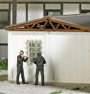 NEW in BOX HO Busch # 7951 Two Thief / Robber Figures Prying Metal Window Grates - Picture 1 of 2