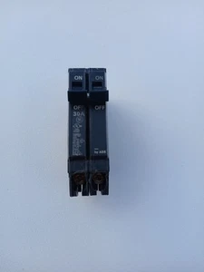 GE Industrial - THQP230 - 30A - 2 poli - stile sottile - 120/240V - 10kAIC - Q-Line - Foto 1 di 3