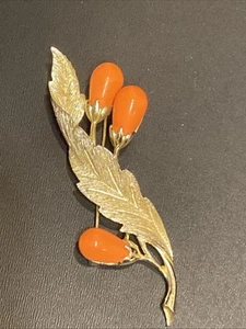 Sarah Coventry Bittersweet Faux Coral and Leaf Goldtone Brooch Vintage 1960s - Picture 1 of 10