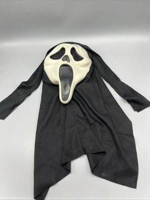 Fun World FU9206S Scream Movie Mask Flaws - Image 1 of 4