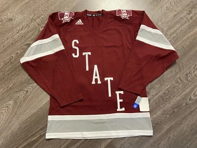 Camiseta de hockey Adidas Mississippi State Bulldogs 19 Borgoña FI7228 para hombre XS $150 Foto 1 de 4