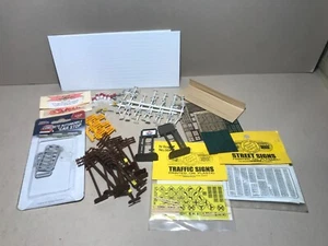 N-GAUGE SIGNS AND DETAILS - Picture 1 of 5