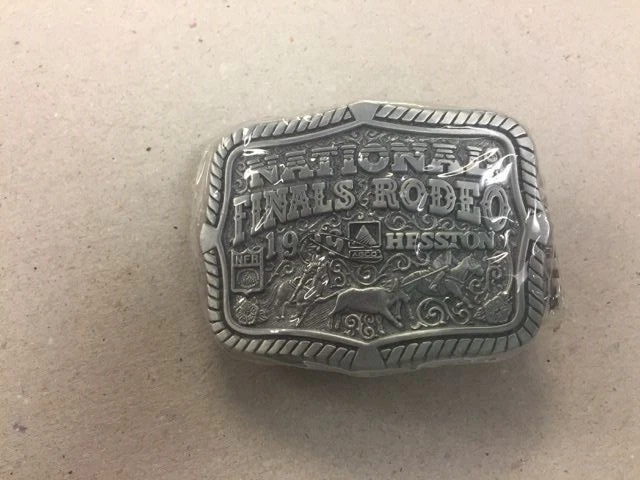 Hebilla de cinturón de rodeo de las Finales Nacionales de Hesston 1999 - Juvenil Foto 1 de 1