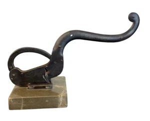 Antike Handschellen Fragment Briefbeschwerer Vorführschelle A.D.E.R. Gesetz. Ge. - Bild 1 von 15