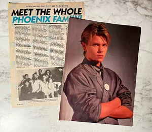 Pinup y recorte de River Phoenix de la revista adolescente de los 80. Flip Sean Astin. - Imagen 1 de 4
