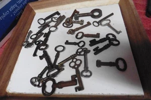 25 apx Antique Skeleton keys 1-2" cabinets drawers doors lock flat - Picture 1 of 4