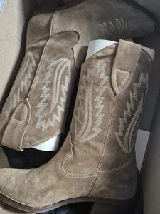 Alpe Cowboy Boots, Size 4 - Picture 1 of 6