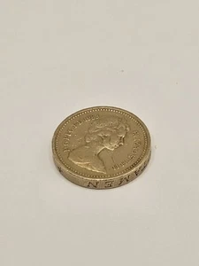 1983 Queen Elizabeth II One Pound Coin - Error Decus Et Tutamen Upside Down 🪙 - Picture 1 of 15