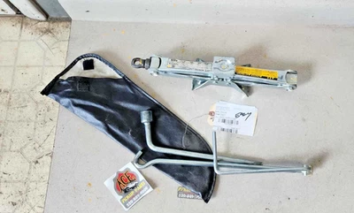 96-00 Toyota RAV4 OEM Factory Scissor Jack and Tool Kit Lug Wrench Foto 1 de 4