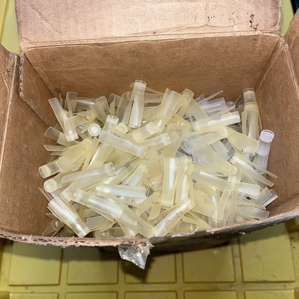 410 tacos en caja aproximadamente 250 piezas se venden como están piezas nuevas Foto 1 de 2