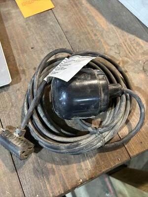 Interruptor de flotador Dayton 6PNU5 115VAC 10A 50/60Hz (SP75) Foto 1 de 3