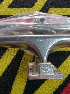 Indy 215 Independent skateboard trucks NEW old school, pool sized w/ cross logo - Picture 1 of 4