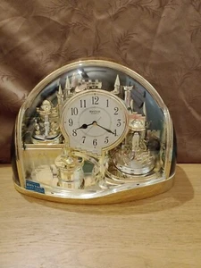 Rhythm Gold Halbmond gewölbte Kaminuhr / Tischuhr  - Bild 1 von 8