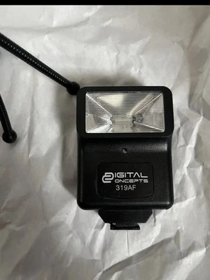 Digital Concepts 319AF Speedlite / Camera Flash - Image 1 of 3