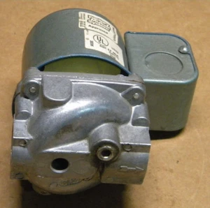 Válvula de gas solenoide ITT K3A42 - Imagen 1 de 4