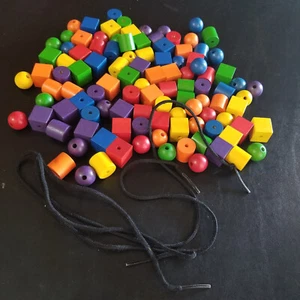 Wood Lacing Beads Improves Kids Fine Motor Skills Arts & Crafts 100+ Pieces - Picture 1 of 4