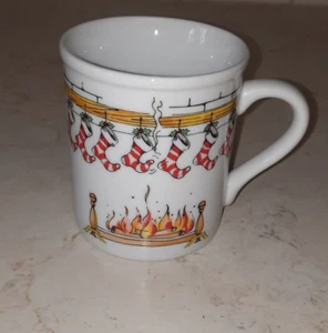 Medias de Navidad chimenea taza de café chimenea de la colección The Toscany - Imagen 1 de 9