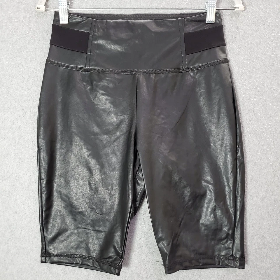 Pantalones Cortos Bebe Mujer Medianos Negros Imitación Cuero Motociclista Elastizados Logo Estrás Foto 1 de 4