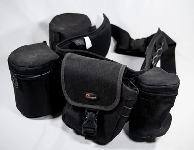 Lowepro S&F Camera bag and Lens pouches. Belt for one camera and three lenses. - Image 1 of 4