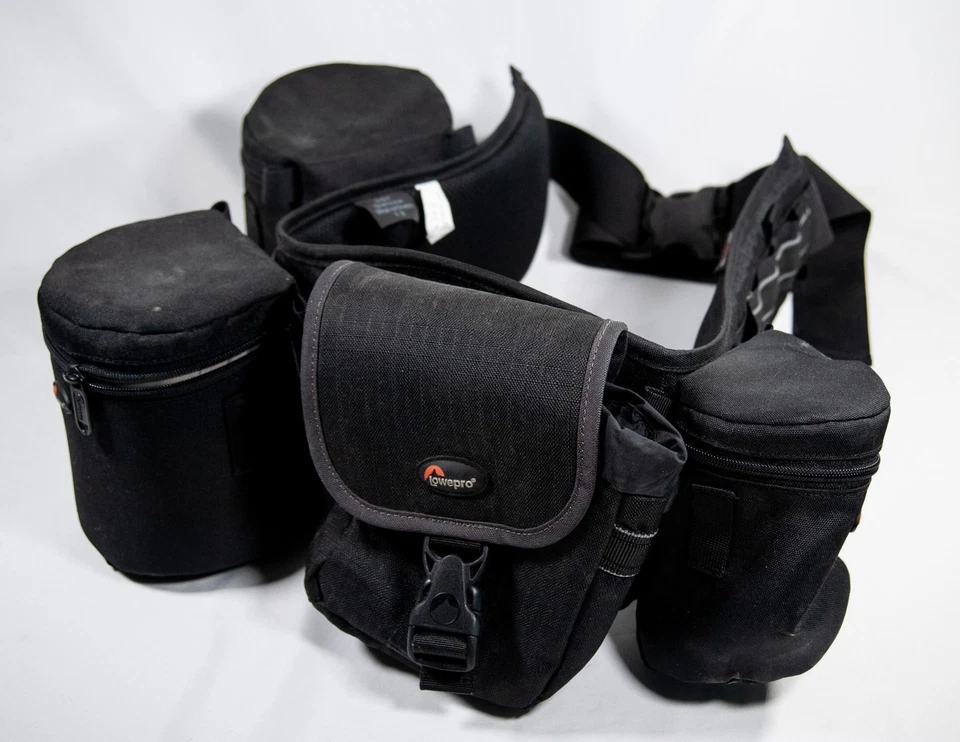 Lowepro S&F Camera bag and Lens pouches. Belt for one camera and three lenses. - Image 1 of 4