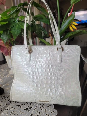 Beautiful Brahmin White Milk Melbourne Croc Embosed Leather Handbags Purse.  - Image 1 of 4
