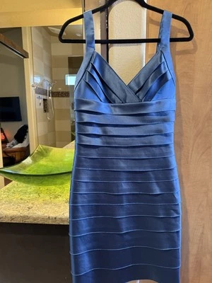 Hermoso Vestido Formal Azul Vibrante BCBG Talla 6 Foto 1 de 3