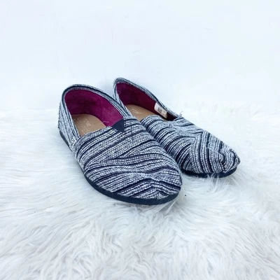 Zapatos planos sin cordones Toms 7,5 para mujer negros grises tejidos a rayas Foto 1 de 4