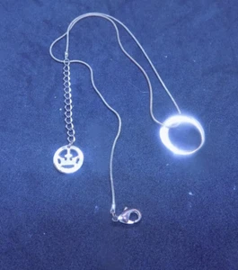 Collar Colgante Moderno Círculo de Corona Trifari de 18" (292) - Imagen 1 de 4