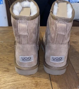 Women’s Ugg Boots - Picture 1 of 4