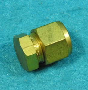 4 Pieces - 1/2" Brass Plug Caps, Swagelok B-810-C - New - Picture 1 of 3