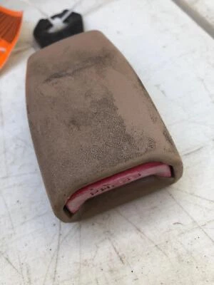 Toyota Avalon XL 1997 sedán hebilla de cinturón de seguridad delantero lado derecho pasajero derecho Foto 1 de 4