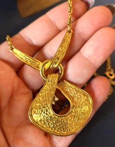 collana con ciondolo dorata vintage americana anni 60 firmata Trifari - Picture 1 of 4