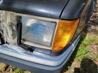 Driver Corner/Park Light 124 Type 300CE Fits 86-93 MERCEDES 300E 1624463 - Image 1 of 4