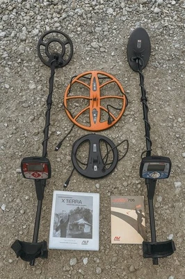 2 detectores Minelab con bobinas adicionales y manuales - Paquete X-Terra 705 Foto 1 de 4