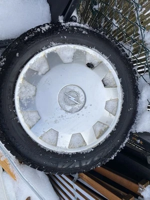 4er Satz Winterreifen + Radkappen / Autoreifen für Opel Corsa - Bild 1 von 4