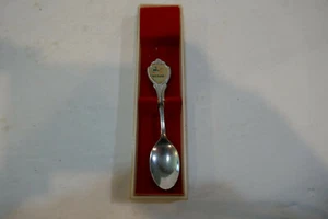 VINTAGE SIX FLAGS COLLECTOR SOUVENIR SPOON in orginal box - Picture 1 of 3