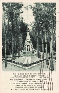 Postkarte ND Orrin North Dakota - Zwillingsschreine - Vintage weißer Rand (D8) - Bild 1 von 4