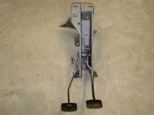 Ford Galaxy 1963 OEM FRENO/EMBRAGUE PEDAL SOPORTE MONTAJE 60 61 62 64 - Imagen 1 de 9