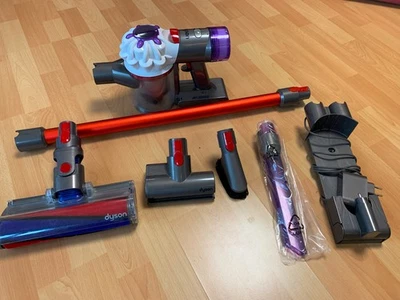 dyson v8 absolute SV10  akku staubsauger Led  düse. akku und beide  filter NEU. - Bild 1 von 4