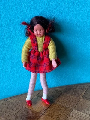Girl Caco dollhouse dollhouse 1:12 dollhouse flexible doll - Image 1 of 3