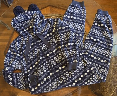 Mameluco con capucha con pompón para dormir/salón AERIE talla mediana Foto 1 de 4