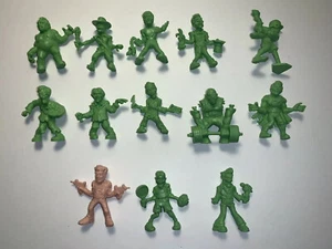 2011 2012 Jakks SLUG ZOMBIES Toy Figures lot of 13 In Good Condition Pre Owned - Picture 1 of 10