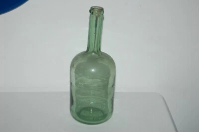 ANCIENNE  BOUTEILLE EN VERRE SOUFFLE BULLE  VERT VERRERIE 26,5 cm - Photo 1/4