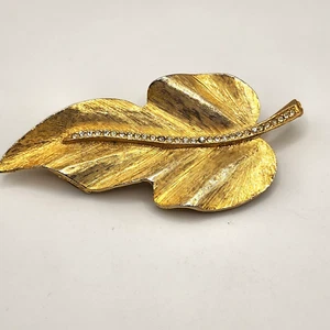 Vintage Tara Brosche goldfarben Blatt Strass Stiel strukturierte Oberfläche - Bild 1 von 9