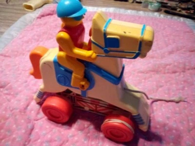 Caballo de carreras Chicco Derby vintage años 60 con plástico jockey--juguete de tracción Foto 1 de 4